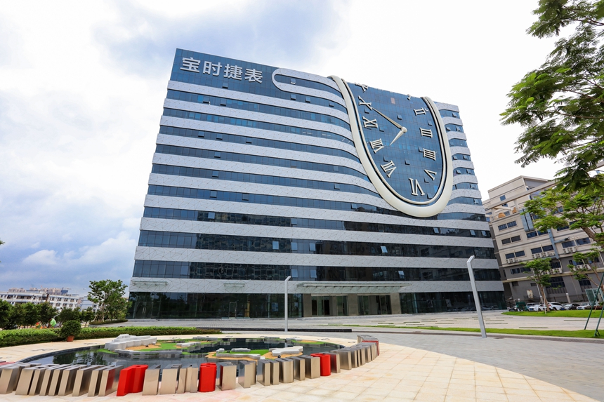 巨大鐘表與建筑融為一體。受訪企業(yè)供圖