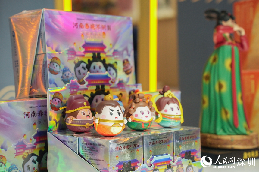 不倒翁文創(chuàng)產(chǎn)品展示。人民網(wǎng) 王星攝