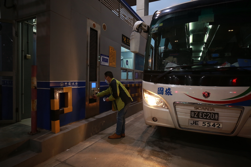 1月8日起，深港口岸有序恢復(fù)內(nèi)地與香港人員正常往來。深圳邊檢總站供圖