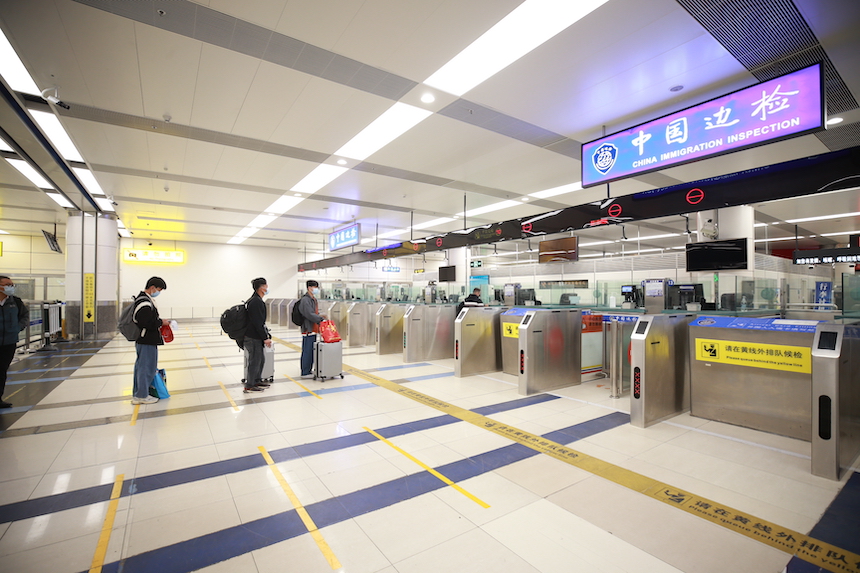 1月8日起，深港口岸有序恢復(fù)內(nèi)地與香港人員正常往來。深圳邊檢總站供圖