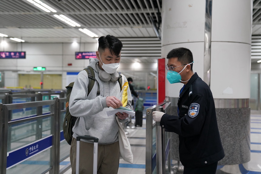 1月8日起，深港口岸有序恢復(fù)內(nèi)地與香港人員正常往來(lái)。深圳邊檢總站供圖