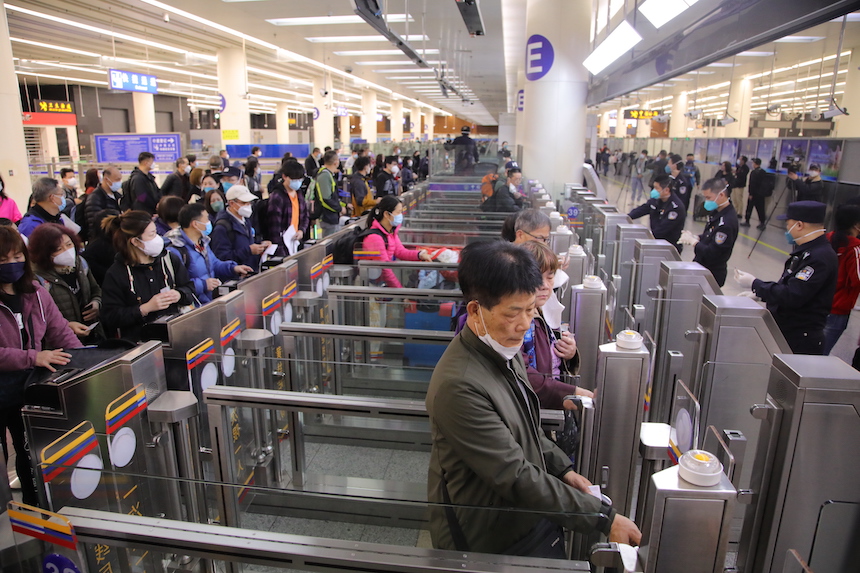 1月8日起，深港口岸有序恢復內(nèi)地與香港人員正常往來。深圳邊檢總站供圖
