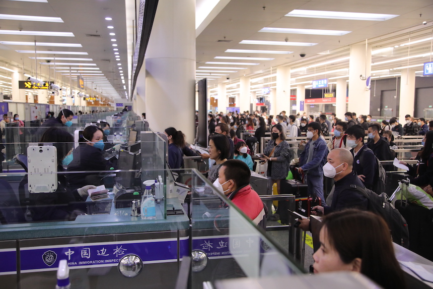 1月8日起，深港口岸有序恢復(fù)內(nèi)地與香港人員正常往來。深圳邊檢總站供圖