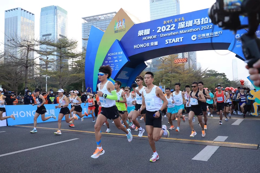 2月19日，2022深圳馬拉松鳴槍開跑。主辦方供圖