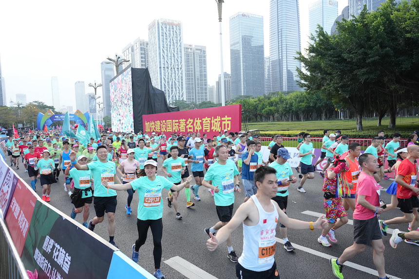 2月19日，2022深圳馬拉松鳴槍開跑。主辦方供圖