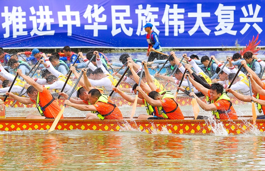 2023年粵港澳大灣區(qū)（深圳·寶安）茅洲河龍舟賽舉行。主辦方供圖